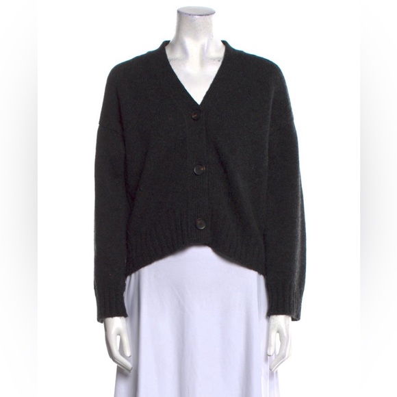Cropped Chunky Cashmere Cardigan In Charcoal - Picture 4 of 9